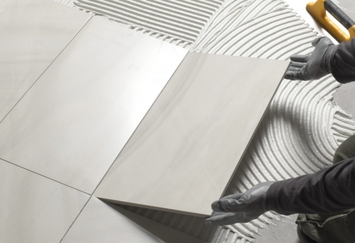 Tile adhesive application with HPMC and RDP